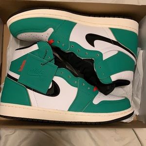 Jordan Retro 1 Lucky green size 11 womens